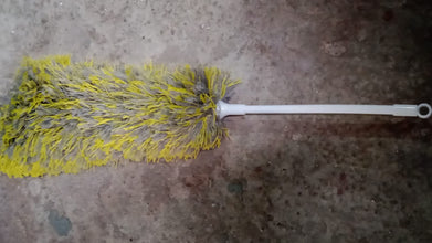 Long Handle Microfiber Duster – Extendable & Washable Cleaning Tool for Home, Car & Office (62cm)